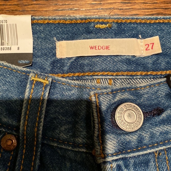 Levis Wedgie - Picture 2 of 9